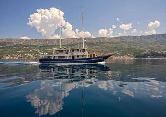 M/Y Luna