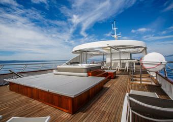 Yacht Ban | Cruiser for relaxation