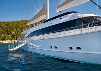 Yacht Acapella | Family-friendly yacht journey