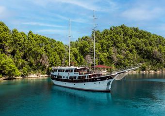 Yacht Cesarica - Mini cruiser | Cruises and private gulet charter Croatia, Dubrovnik, Split.