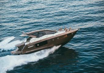 Cranchi M44 HT | Cruiser for ultimate relaxation