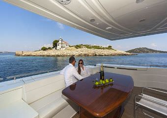 Ferretti 780 HT | Luxury yacht charter