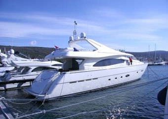 Ferretti 880 | Luxury yacht charter