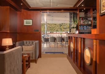 Yacht Lady Gita | Seafaring in elegance