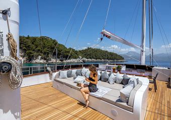Yacht Love Story | Cruiser for relaxation