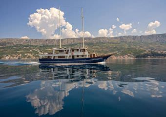 Yacht Luna | Yachts available for charter in Adriatic