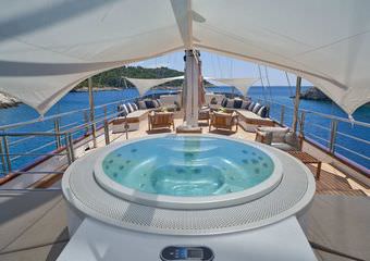 Yacht MarAllure | Rejuvenating holiday on water