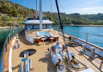 Yacht Navilux | Sail away in luxury