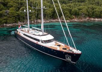 Yacht Nocturno | Magnificent traditional wooden 