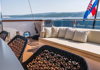 Yacht Omnia | Private charter escapade