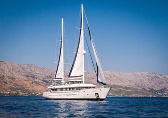 Yacht Omnia | Exquisite yacht journeys