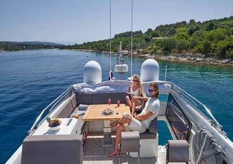 Prestige 630S Simull | Luxury yacht charter