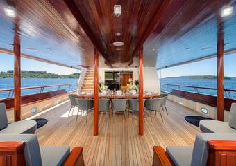 Yacht Son de Mar | Chartering a luxurious vessel