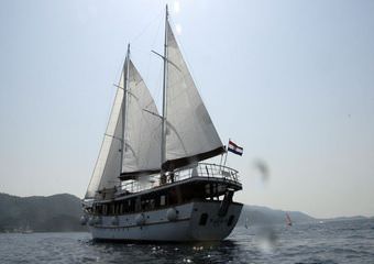 Yacht Cataleya | Cruises on traditional boat