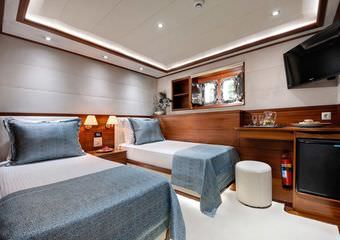 Yacht Alessandro I | Cruiser for relaxation