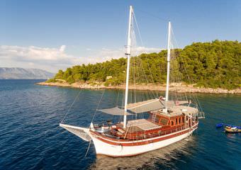 gulet slano | Chartering a luxurious vessel