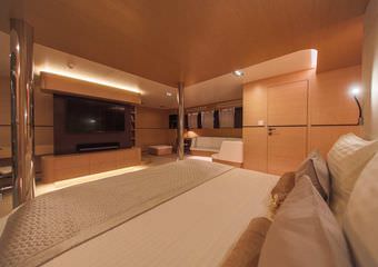 yacht omnia | Mini cruisers for unique journeys
