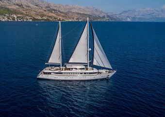 yacht omnia | Croatian cruise experience