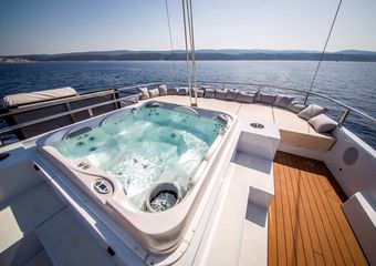 yacht omnia | Boat charter